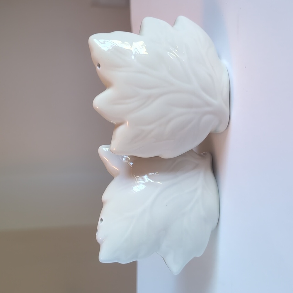 Better Homes And Gardens Cream Maple Leaf Salt & Pepper Shakers